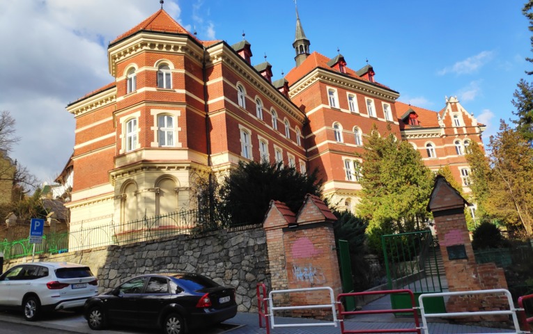 Rekonštrukcia strechy na budove školy